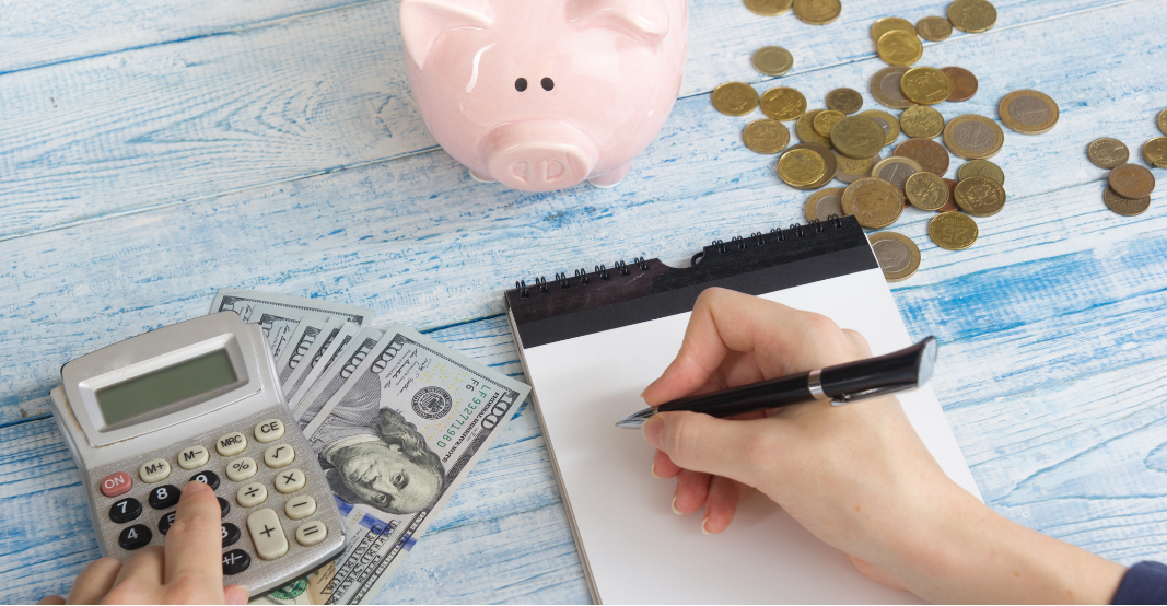 5 tips para ahorrar dinero para gastos extras o urgencias usando tu asignación de retiro o salario